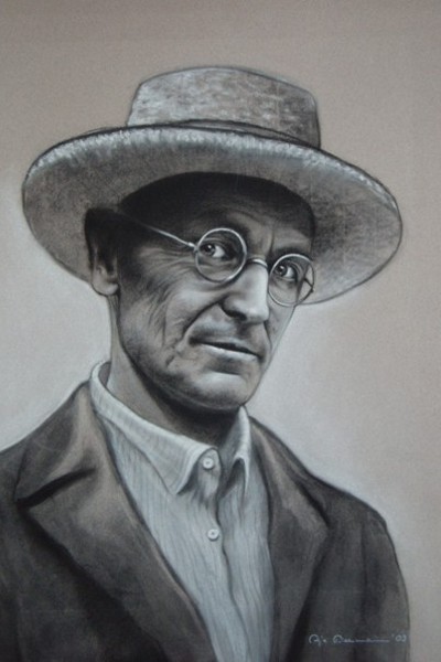 Portrait eines Mannes mit Hut und Brille